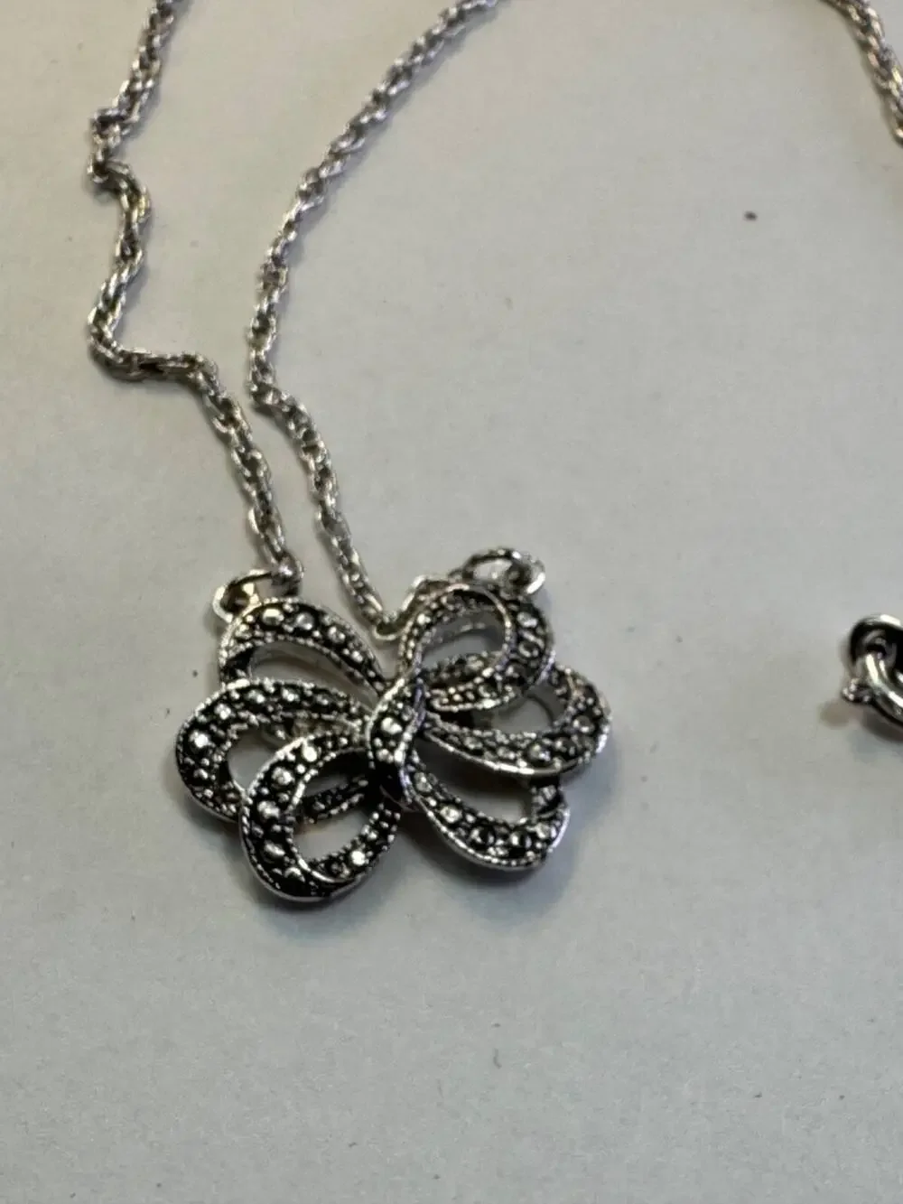 Vintage AVON Chain Necklace Bow Pendent Silver Tone 18” Jewelry